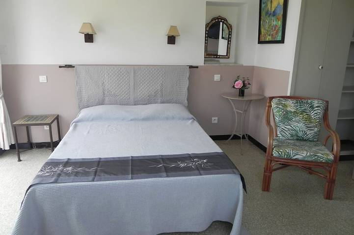 Gîte pour 3 personnes, avec jardin et balcon, animaux acceptés dans Plage de l'Almanarre - 2