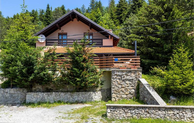 Charmante 111 m² große Ferienwohnung mit Pool, WLAN, in der Nähe von Fuzine und dem Fluss Ličanka in Fuzine, Primorje-Gorski Kotar