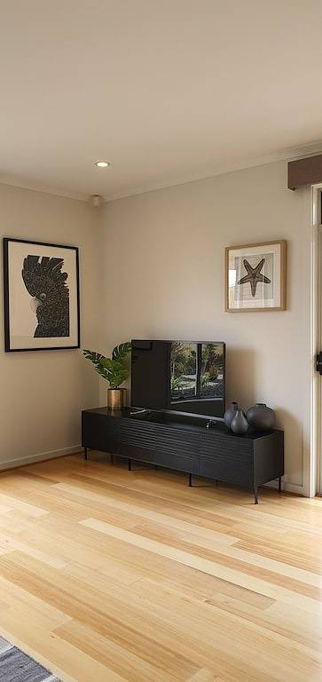 Luxury beach stay, close to the famous Sa wine regions in Aldinga Beach, City of Onkaparinga