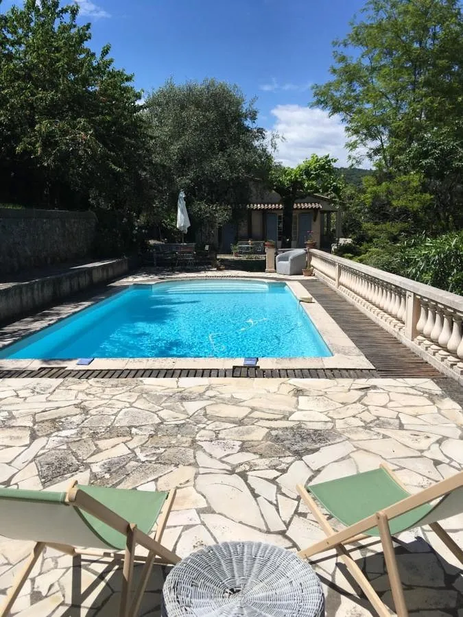 Alojamiento y desayuno para 2 personas, con jardín y piscina - 1