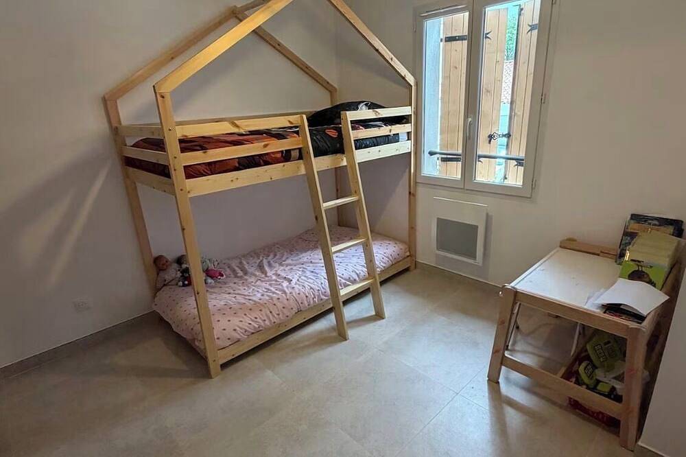 Appartement entier, Charmante maison à 20 min des plages in Rocbaron, Côte méditerranéenne (France)