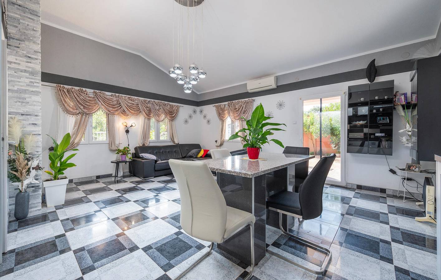Ganze Ferienwohnung, Gemütliche 2-Zimmer-Wohnung mit WLAN und Terrasse, in der Nähe des Stadtzentrums von Sisan in Sisan, Südküste Istrien