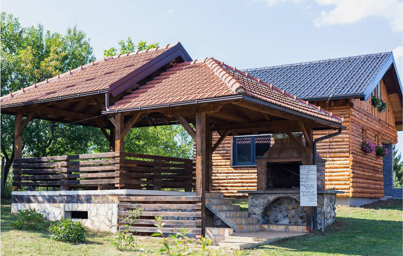 Gemütliche Ferienwohnung mit Pool und WLAN, 1,5 km vom Stadtzentrum von Slunj entfernt in Slunj, Karlovac und Umgebung