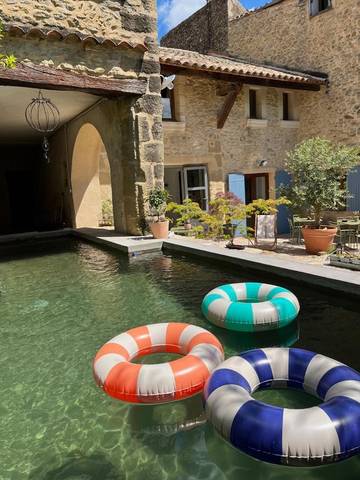 Cottage pour 2 personnes, avec piscine ainsi que terrasse et jardin à Vallabrix