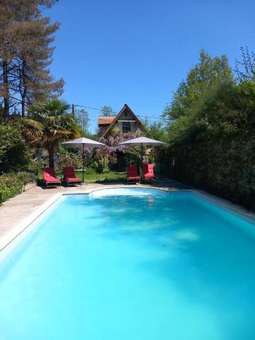 Chambre d’hôte pour 3 personnes, avec vue et jardin ainsi que terrasse et piscine à Viglain