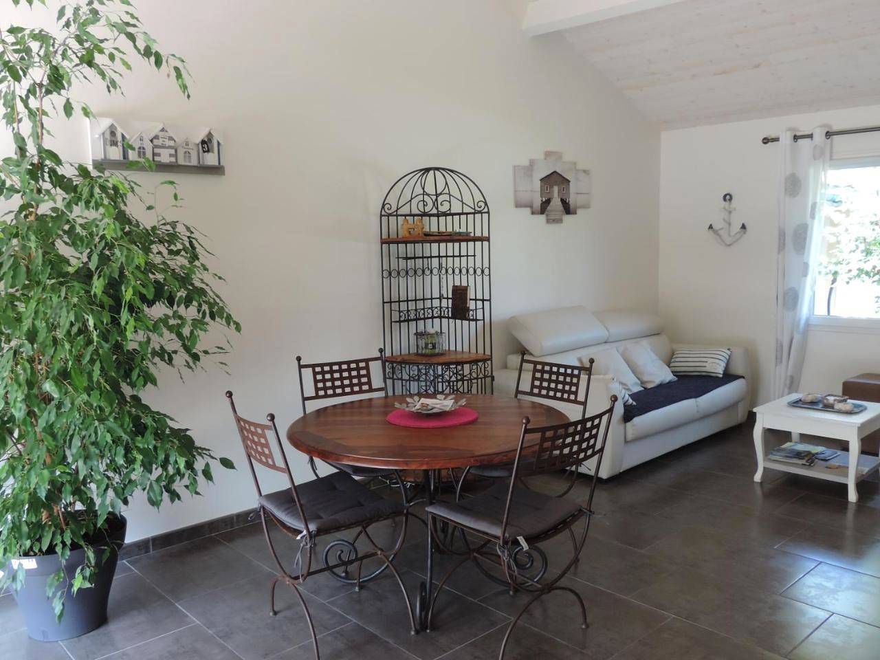 Two-Bedroom House in Salles, Région d'Arcachon