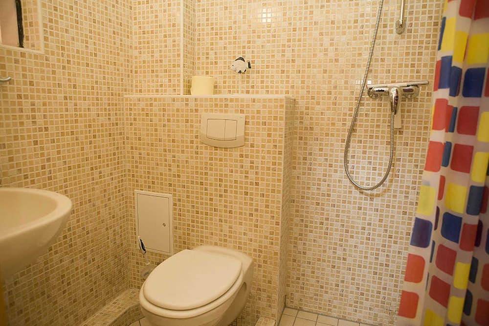 Ganze Wohnung, Kleinstes Ferienhaus Stralsunds mit Hochbett und Gartenblick - Gohr- in Ozeaneum Stralsund, Stralsund