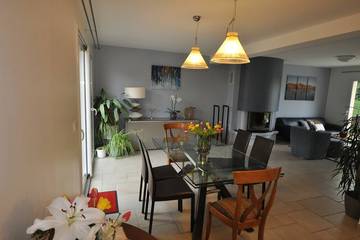 Gîte pour 8 personnes, avec jardin et terrasse à Couilly-Pont-aux-Dames