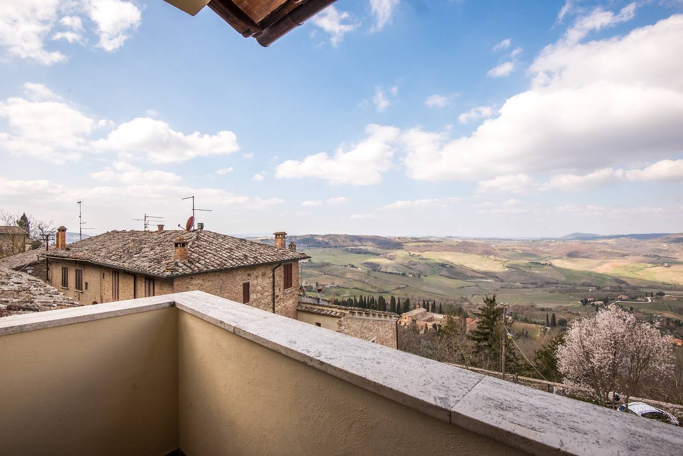 Ganze Wohnung, Ferienwohnung "La Zia Marisa" mit Gemeinschaftsterrasse & Wlan in Montepulciano, Siena Provinz