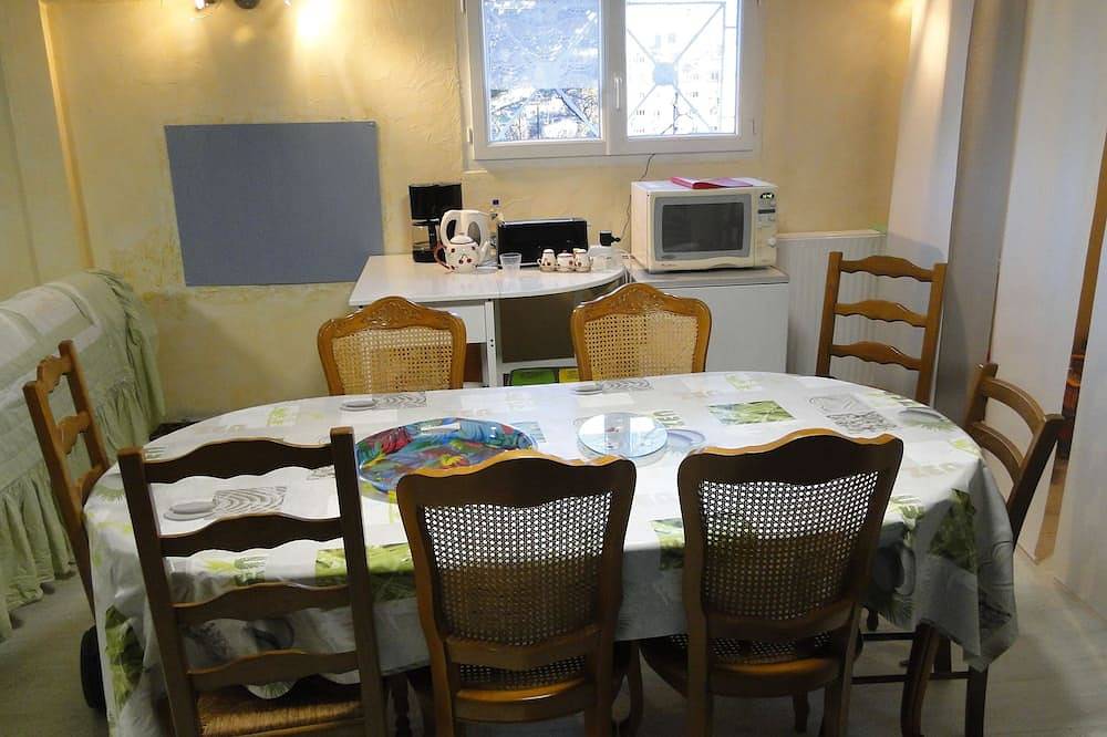 Very nice suite completely independent with its private bathroom in Unieux, Massif Central