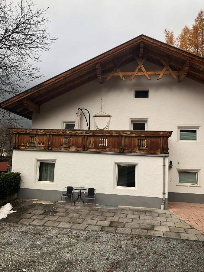 Ferienwohnung für 6 Personen, mit Terrasse und Ausblick in Zams