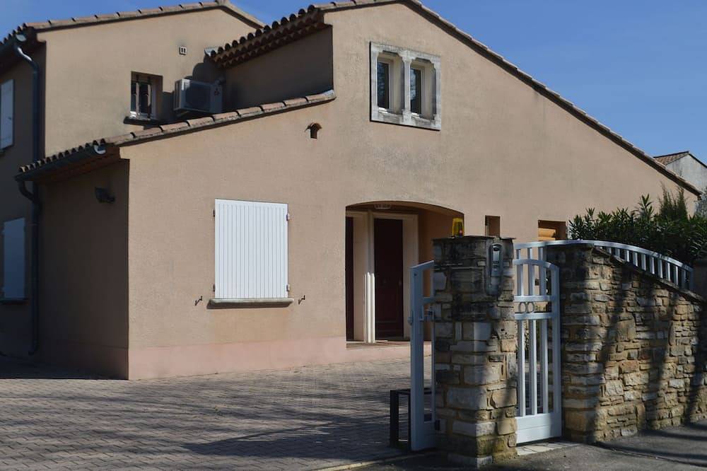 Schönes Haus mit Pool und Garten in Bagnols-sur-Cèze, Nimes und Umgebung