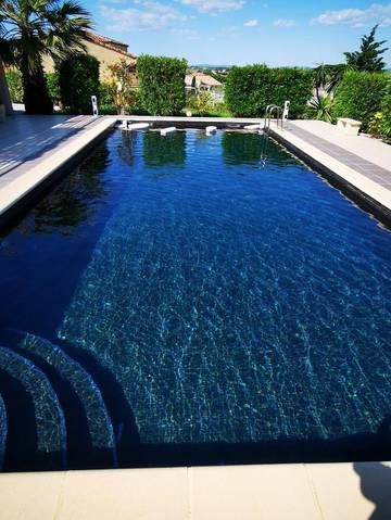 Gîte pour 4 personnes, avec jardin ainsi que piscine et vue à Adissan