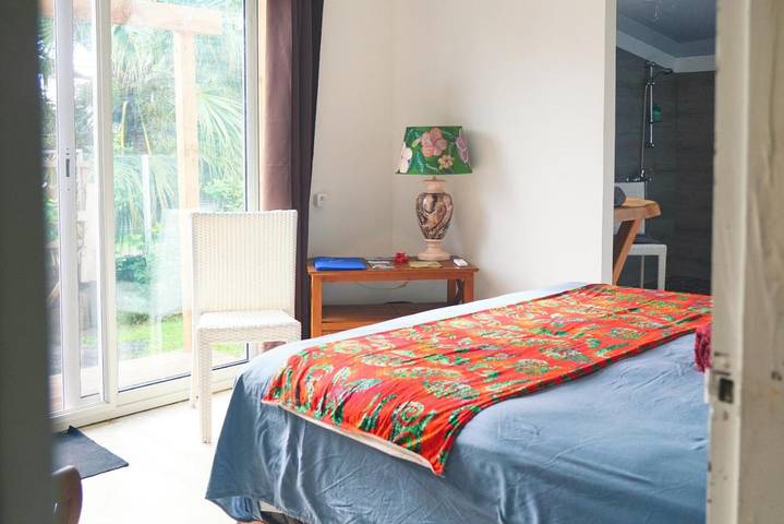 Gîte pour 2 personnes, avec jardin ainsi que terrasse et vue dans Uturoa - 3