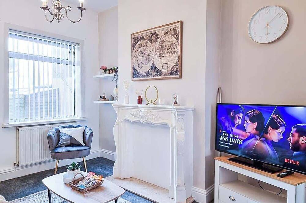 Modern Contractor House near Beach & Gaming Room in Cleethorpes, Grimsby and Cleethorpes