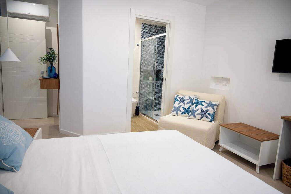 Nica’s House: nido vista mare tra limoni, sole e dolce relax! 🌴☀️💛 in Maiori, Costiera amalfitana