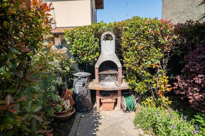 Appartamento intero, Milano Malpensa - L'oasi di Corina: Garden Escape, WIFI & Mxp in Somma Lombardo, Provincia di Varese