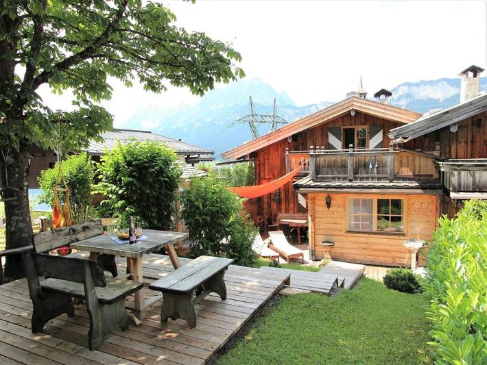 Chalet voor 6 personen, with sauna and tuin as well as terras in St. Johann in Tirol
