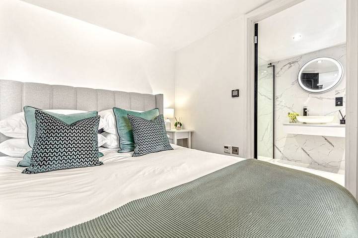 River Cabin - Hot tub, pet friendly, Mooring in Remenham, Berkshire
