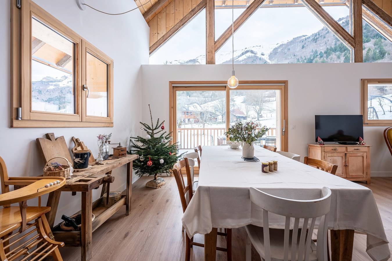 Maison de vacances 'La Grange De Fernande - 8 Personnes' avec vue sur les montagnes et Wi-Fi in Jarsy, Région de Chambéry