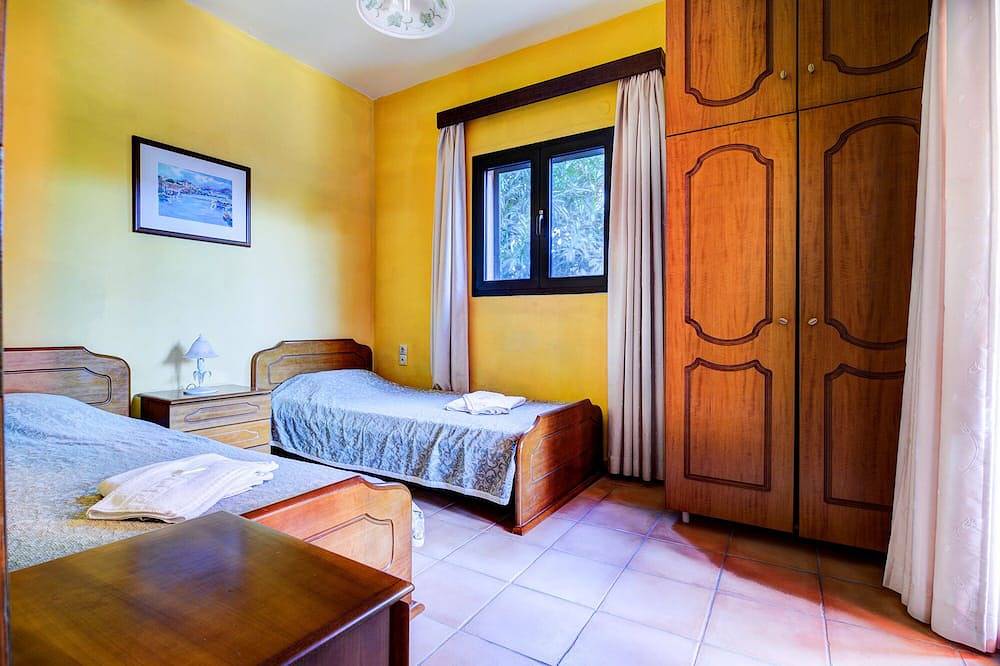 Peaceful two storey villa with traditional aesthetics in Iraklio-Heraklio region