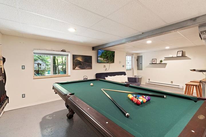 Glamping for 8 people, with balcony and pool, with pets in Pocono Mountains