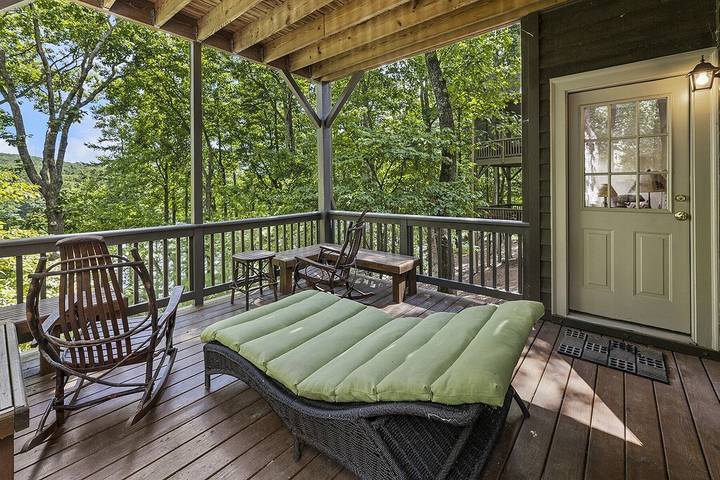 Vacation rental for 8 people, with terrace and pool in Big Canoe