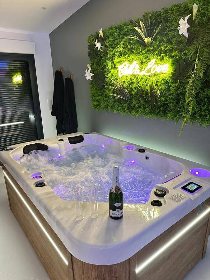 Gîte pour 2 personnes, avec jardin et jacuzzi à Nanteuil-le-Haudouin