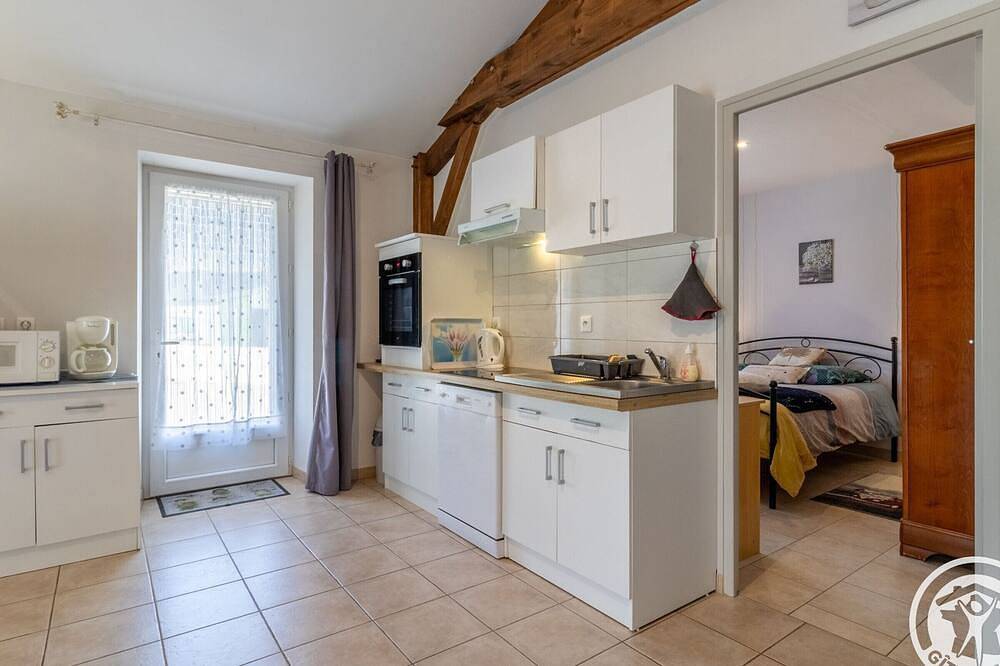 Gîte cosy avec spa privatif, terrasse et parking, au cœur des vignobles du Layon, idéal pour couples. in Lys-Haut-Layon, Vallée de la Loire