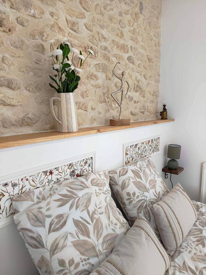 Location de vacances pour 2 personnes, avec jardin ainsi que terrasse et vue, animaux acceptés à Verteillac - 2