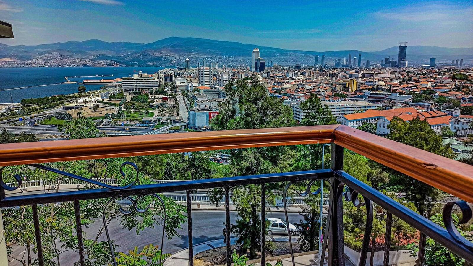 Variante Hotelvilla mit spektakulärer Aussicht in Izmir, Türkische Ägäis