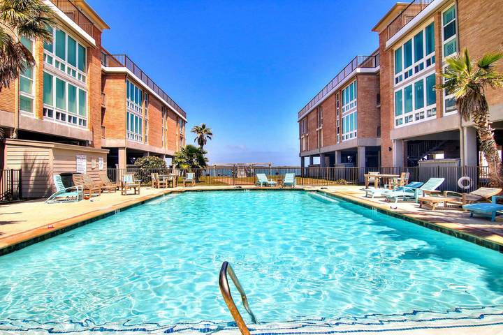 Vacation rental for 10 people, with pool in Texas Gulf Coast