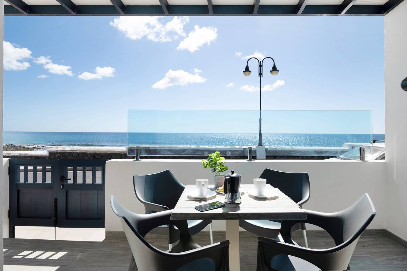 Apartamento entero, Apartamento vacacional "Callao Beach 2" con vistas al mar, terraza y Wi-Fi in Haría, Lanzarote
