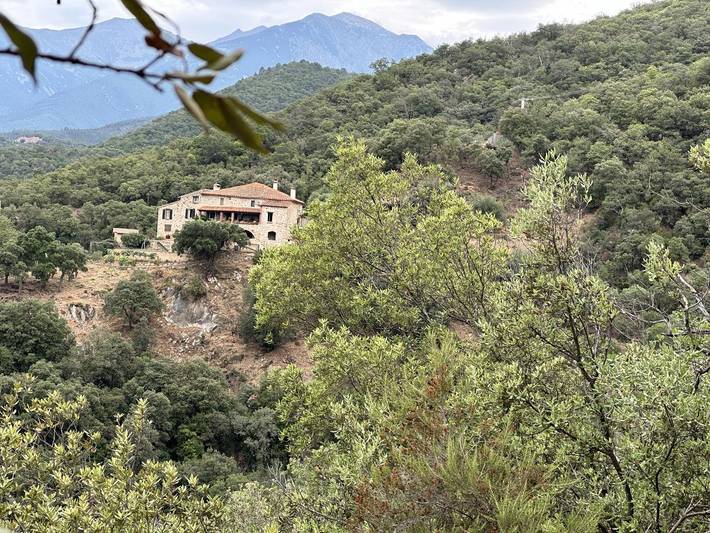 Gîte pour 2 personnes, avec sauna ainsi que terrasse et piscine à Montbolo
