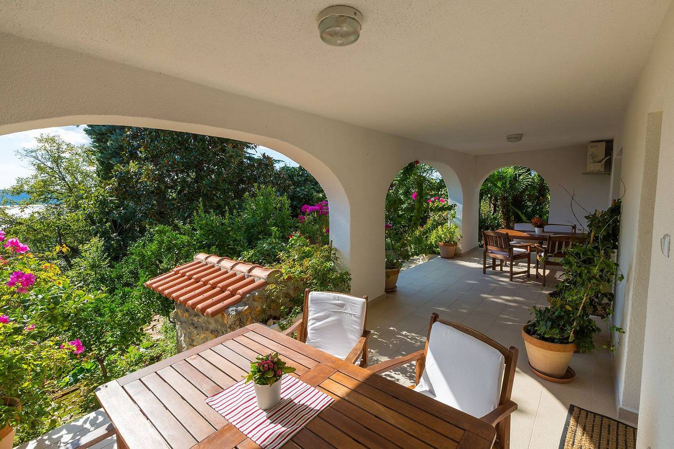 Ganze Wohnung, Traumhaftes Apartment mit eigenem Weinkeller, Hydromassagedusche, Meerblick - nur 480 Meter zum Strand in Crikvenica, Primorje-Gorski Kotar