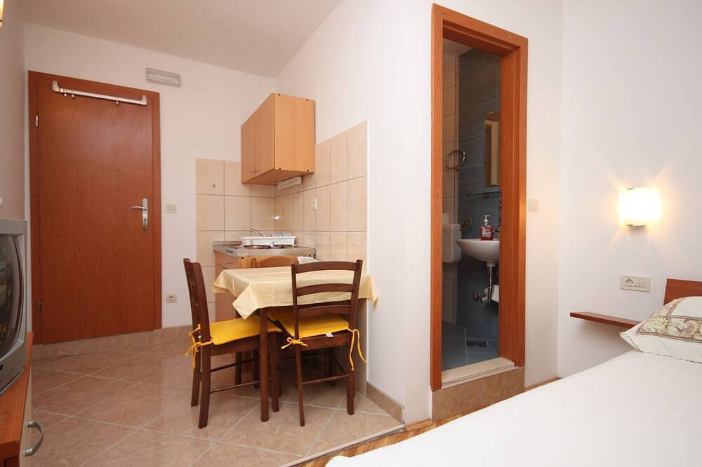 Ganze Wohnung, Studio Appartement am Strand Drvenik Donja vala, Makarska (As-6658-b) in Drvenik, Makarska Riviera