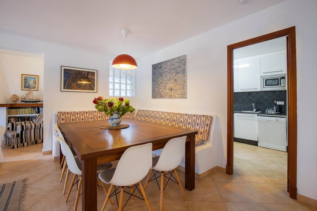 Luxury Cala D'or Villa | Villa Esmeralda Blanca | 6 Bedrooms | Pool Table | Short Walk to Resort Centre in Cala d'Or, Santanyí