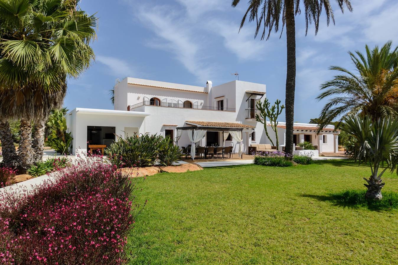Belle villa "Can Cosmi" avec Wi-Fi, piscine, terrasses, jardin et balcon in Santa Eulària des Riu, Côte d’Ibiza