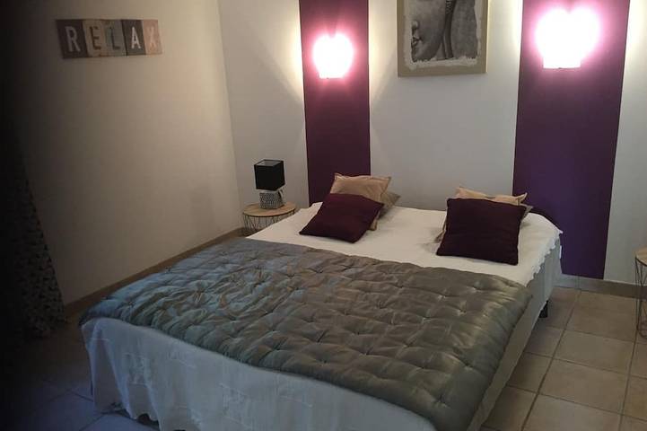 Location de vacances pour 4 personnes, avec terrasse ainsi que jardin et piscine à Lançon-Provence - 2