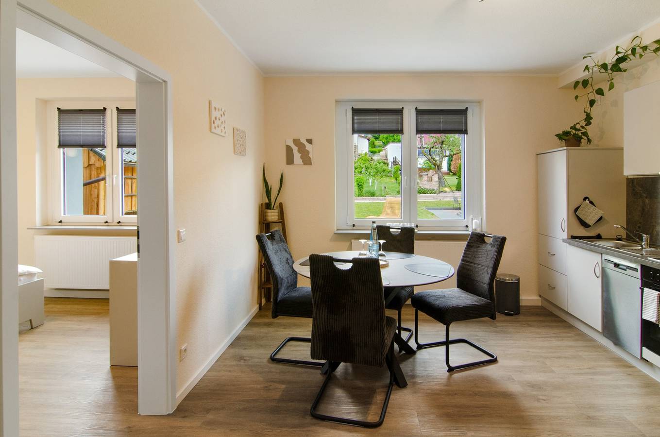 Entire apartment, Apartment '1' with Shared Terrace, Shared Garden and Wi-Fi in Bad Karlshafen, Hessisches Bergland