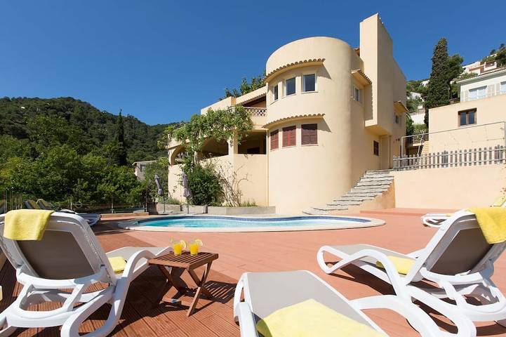 Villa für 10 Personen, mit Balkon und Garten - 1
