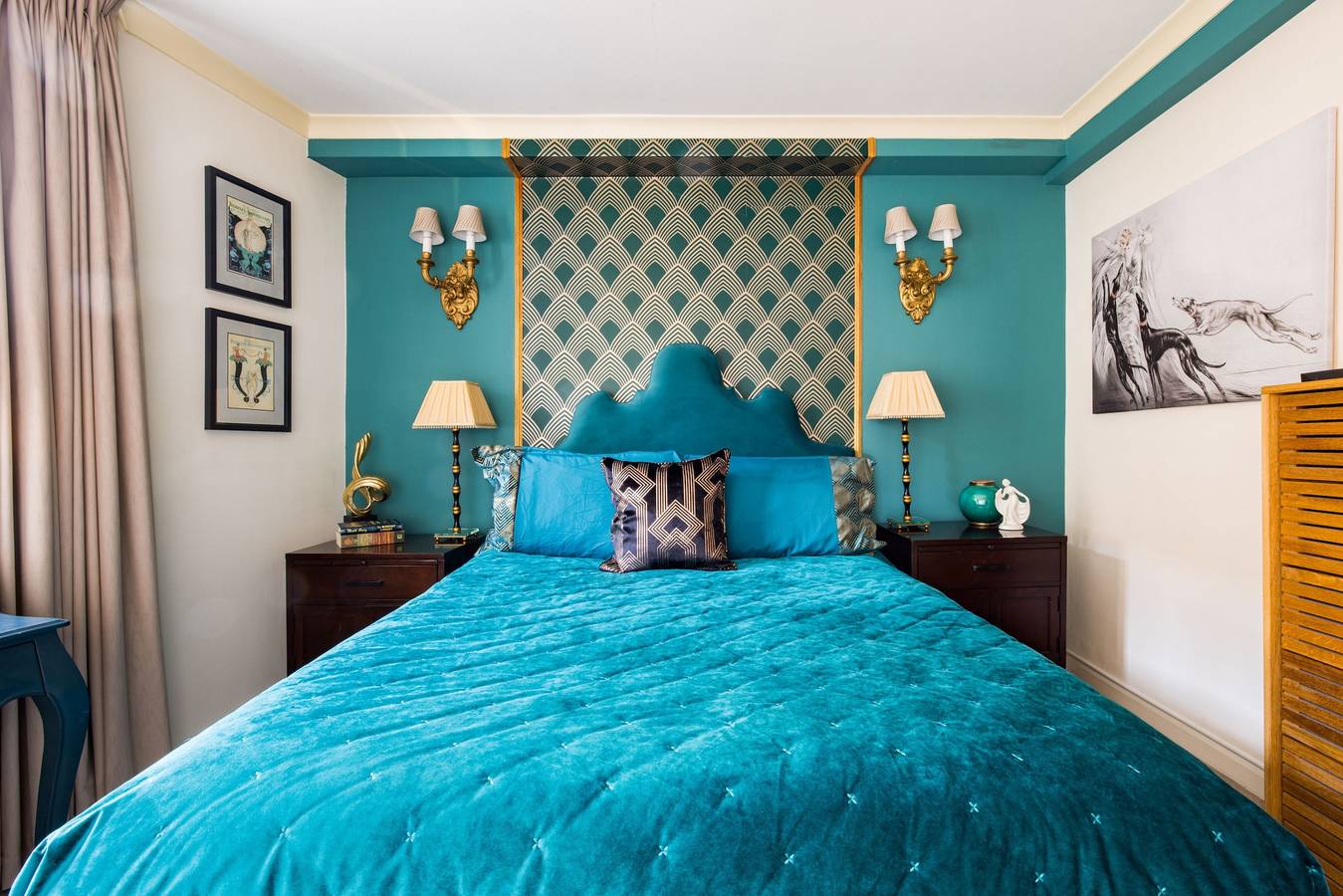 Entire vacation apartment, Mayfair 3-Bed 5-Guest Berkeley Square 1729 House in London, South East England