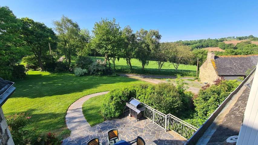 Gîte pour 10 personnes, avec Terrasse ainsi que Jardin et Vue à Trédaniel