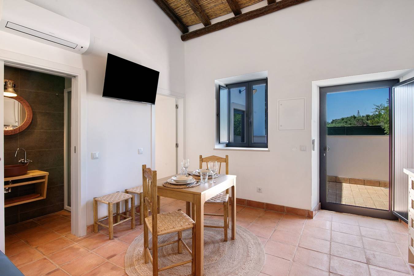 Apartamento inteiro, Apartamento 'Monte Gerações 3' com Piscina Partilhada, Wi-Fi e Ar Condicionado in Almancil, Quarteira
