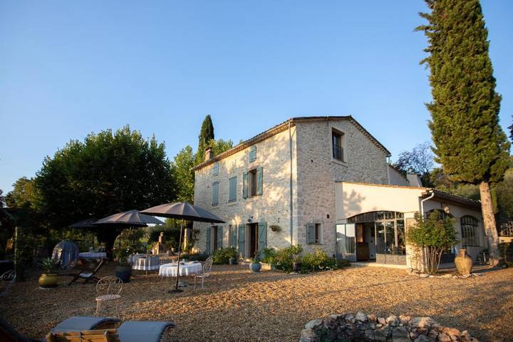 Chambre d’hôte pour 2 personnes, avec Terrasse et Jardin ainsi que Piscine et Vue à Fayence