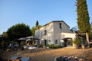 Cottage pour 2 personnes, avec jardin ainsi que piscine et vue à Fayence