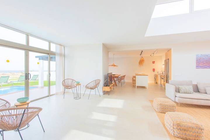 Villa voor 10 personen, with Uitzicht op zee and Balkon as well as Tuin in Las Salinas