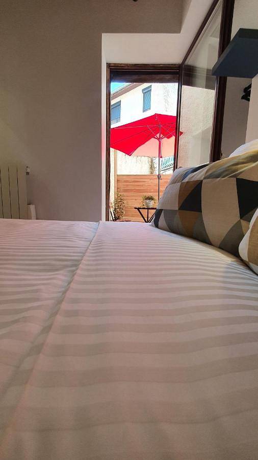 Appartement entier, One-Bedroom Apartment in Genilac, Loire