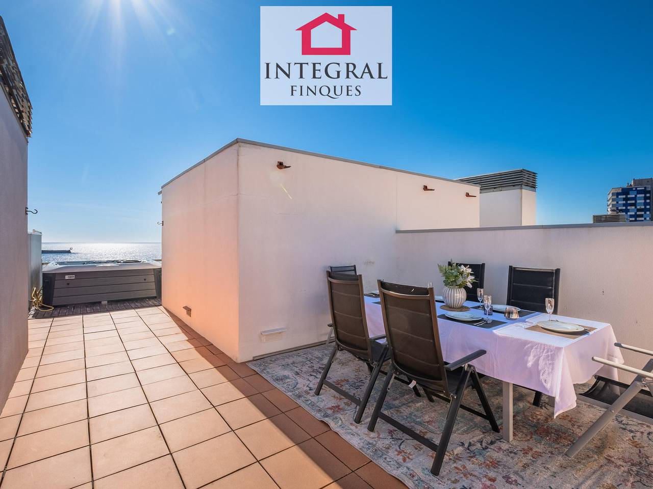 Ganze Wohnung, Modernes Duplex mit Whirlpool, Terrasse & Parkplatz in Palamós in Palamós, Costa Brava