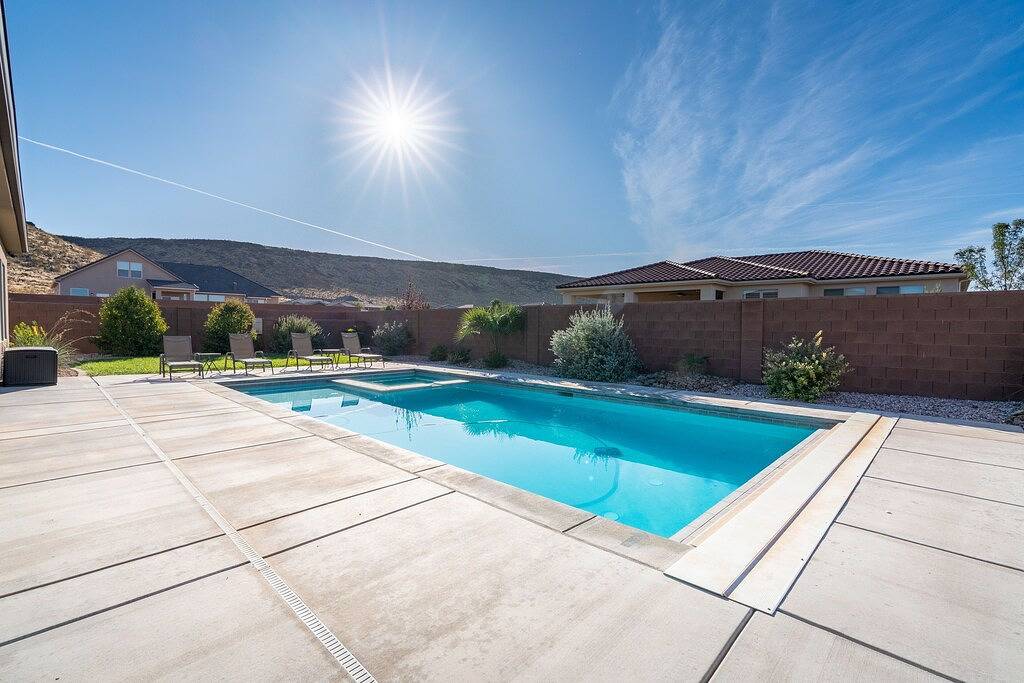 Desert Cove Neu! Privater Pool / Spa. 4 Bett & 4 Bad! Schlaf bis zu 16! in Hurricane, Zion Nationalpark